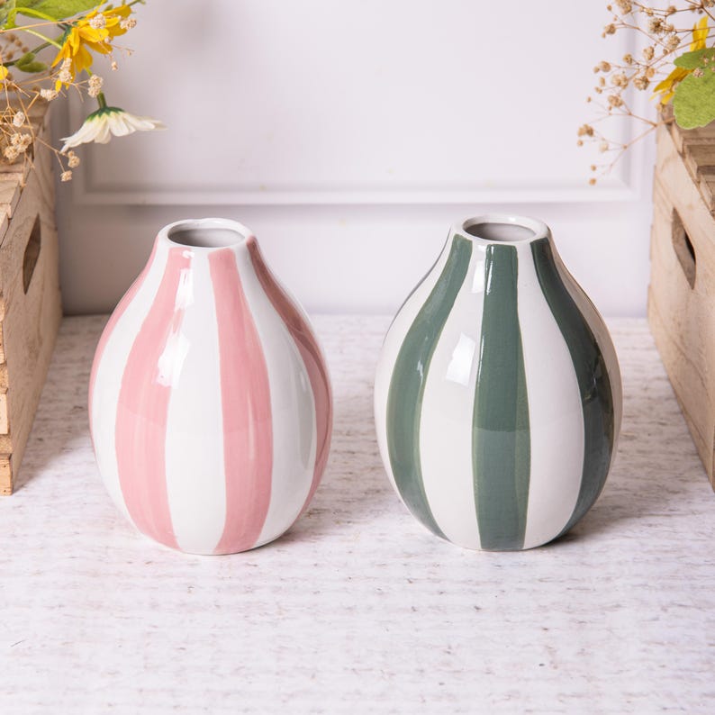 Vase décoratif tulipe en céramique émaillée rayé rose, vert et blanc 13x10x10 cm