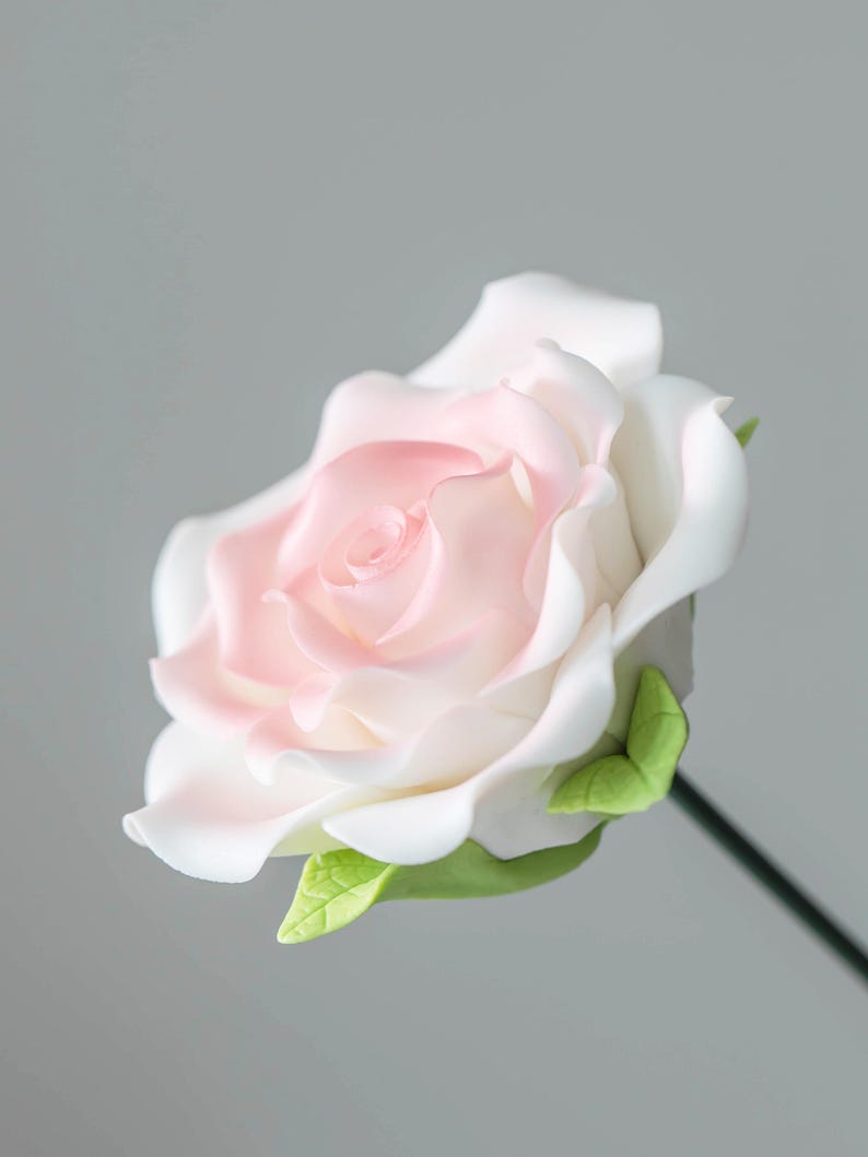 Rose en céramique rose, fleur éternelle faite main pour décoration intérieure