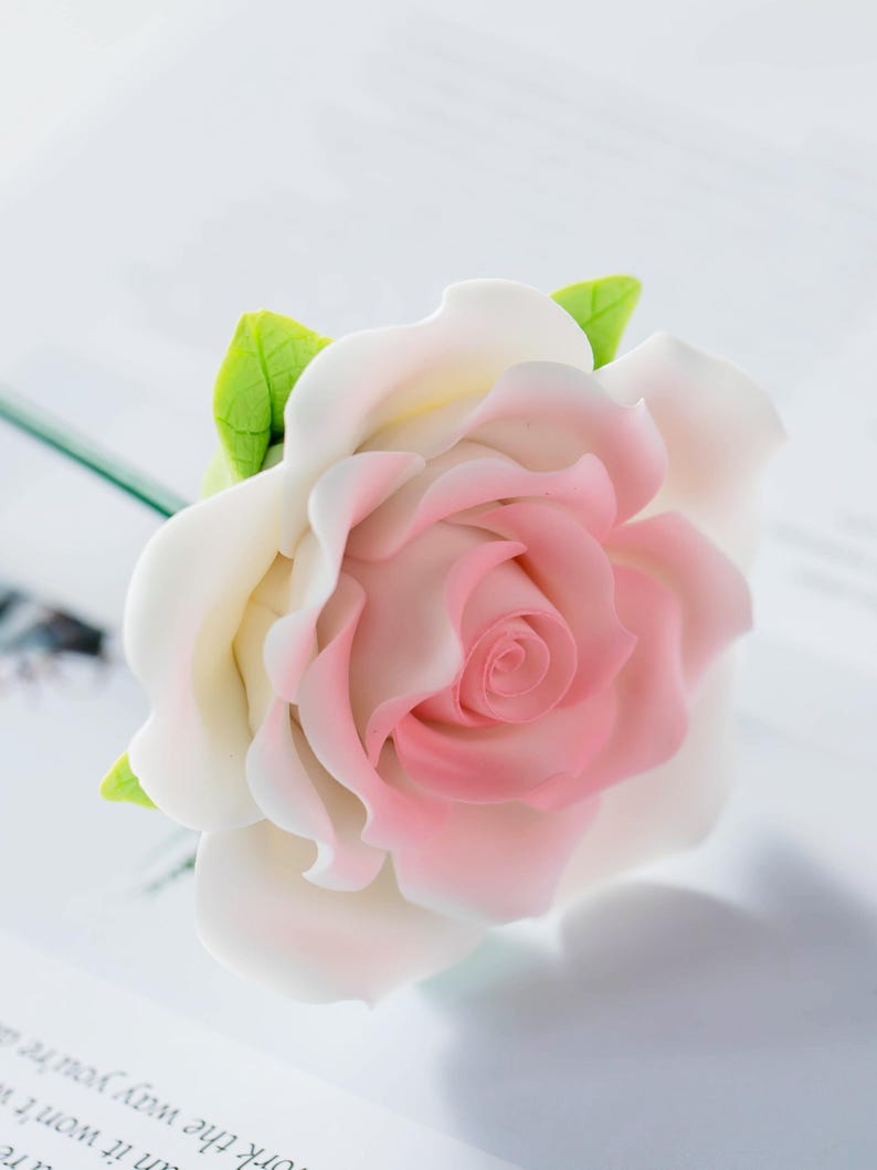 Rose en céramique rose, fleur éternelle faite main pour décoration intérieure
