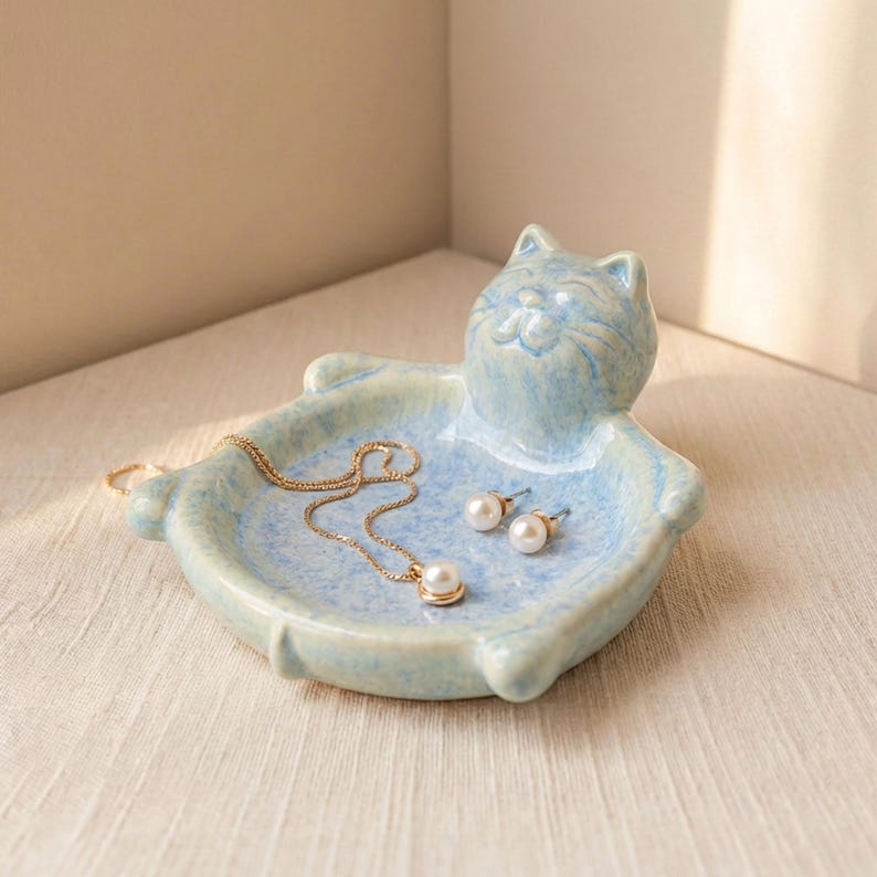 Chat en céramique porte-bijoux, plateau à bagues et bijoux, figurine grès émaillé, décoration chambre