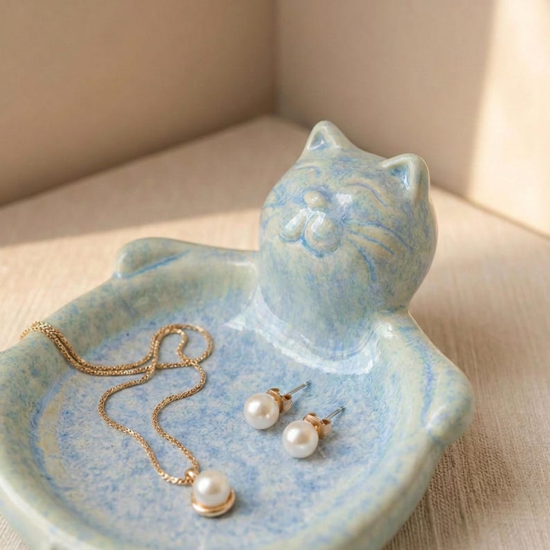 Chat en céramique porte-bijoux, plateau à bagues et bijoux, figurine grès émaillé, décoration chambre