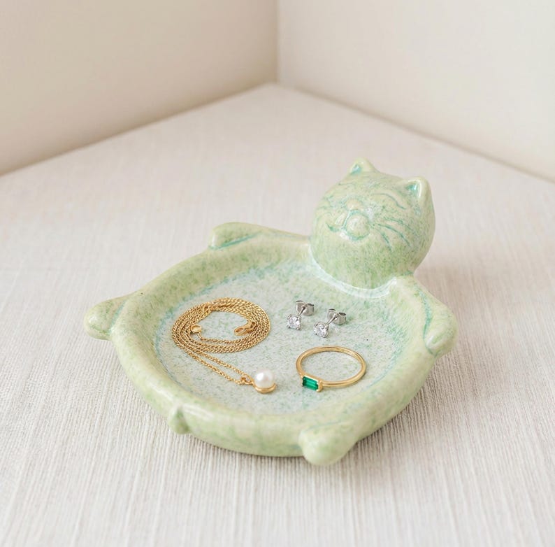 Chat en céramique porte-bijoux, plateau à bagues et bijoux, figurine grès émaillé, décoration chambre