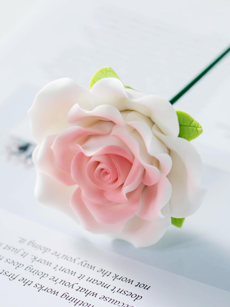 Rose en céramique rose, fleur éternelle faite main pour décoration intérieure