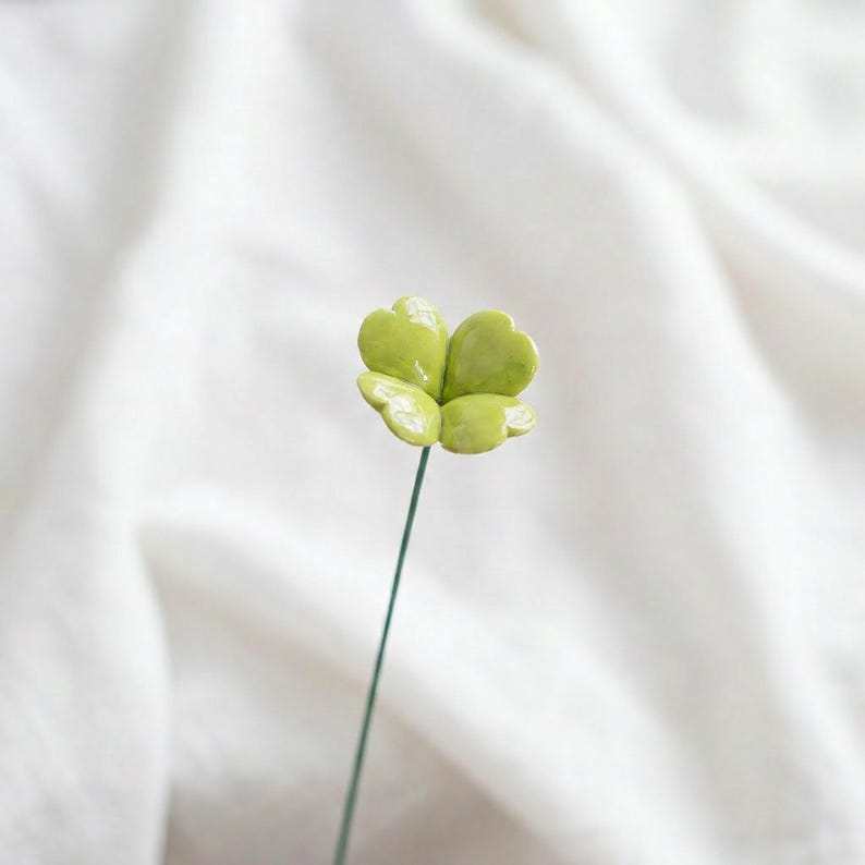 Tiges de plantes artificielles en céramique, feuille de lotus, gousse de lotus, trèfle à quatre feuilles, bouton de tulipe, décoration pour vase, imitation verdure, sans entretien