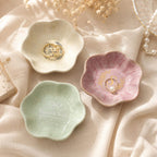 Porte-bijoux en céramique feuille de lotus avec initiales sculptées