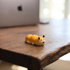 Chenille en poterie orange, décoration de bureau miniature, ornement insecte rustique