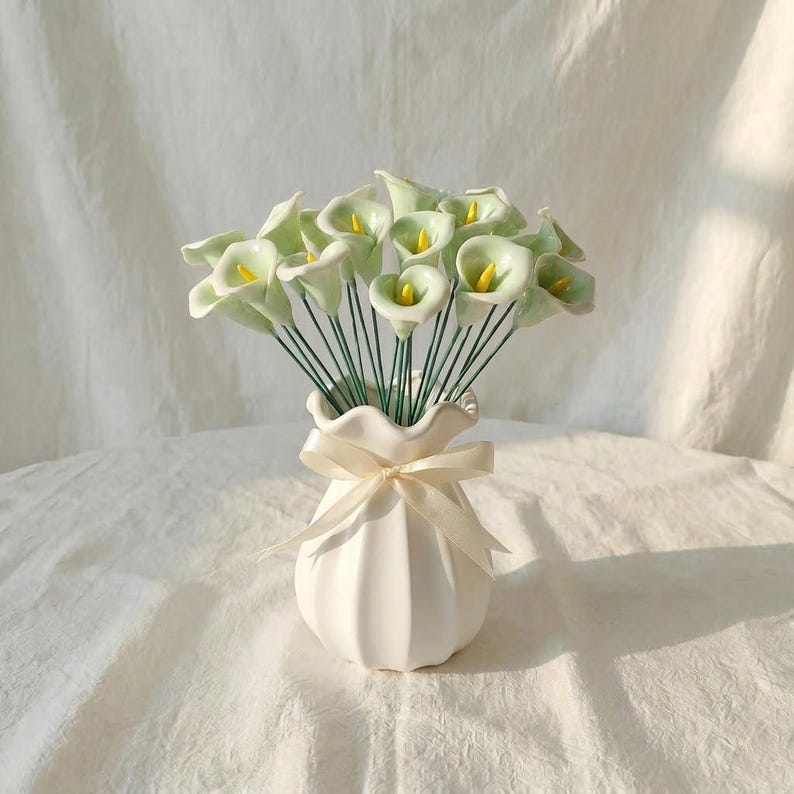 Tige de lys calla en céramique 25 cm, fleur sculptée émaillée brillante, décoration intérieure