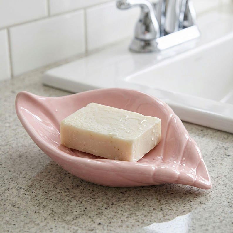 Porte-savon coquillage rose en céramique, décoration salle de bain côtière, accessoire lavabo plage