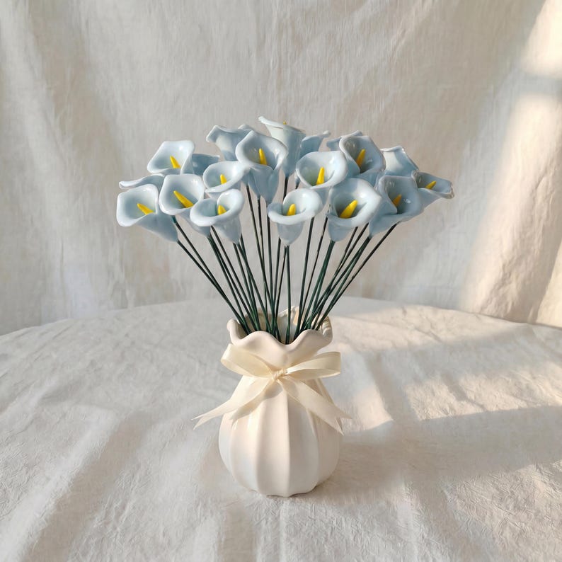Tige de lys calla en céramique 25 cm, fleur sculptée émaillée brillante, décoration intérieure