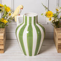 Vase en céramique rayée avec perroquet 3D – Vert, jaune et blanc