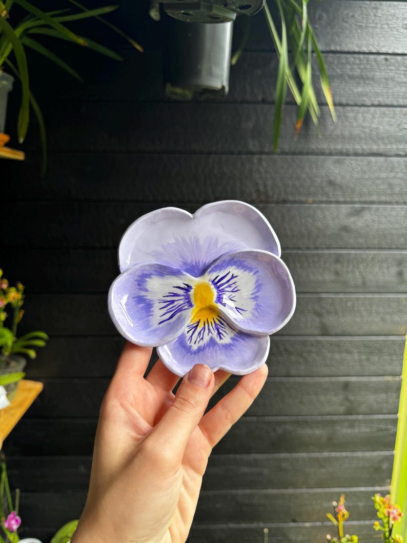 Vide-poches en céramique fait main fleur de pensée, plateau pour bagues, décoration Cottagecore