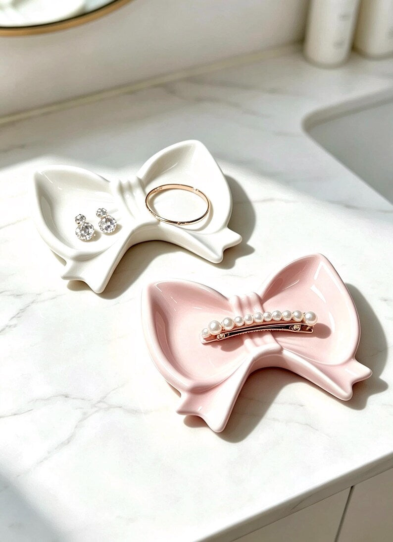 Plateau minimaliste en céramique avec nœud, porte-bagues et organiseur de boucles d'oreilles